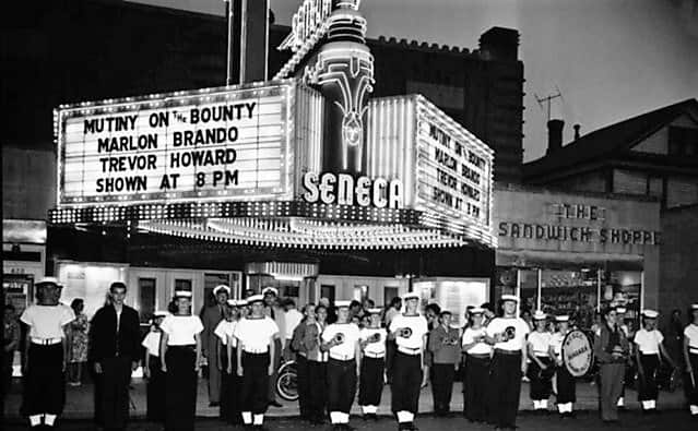 Niagara Falls Seneca queen theatre old