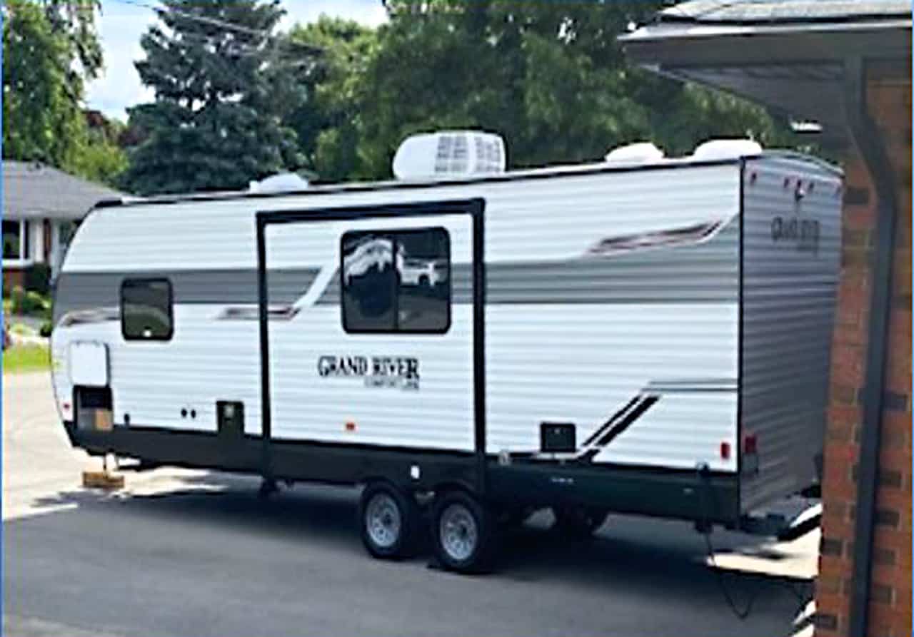 rv trailer grimsby