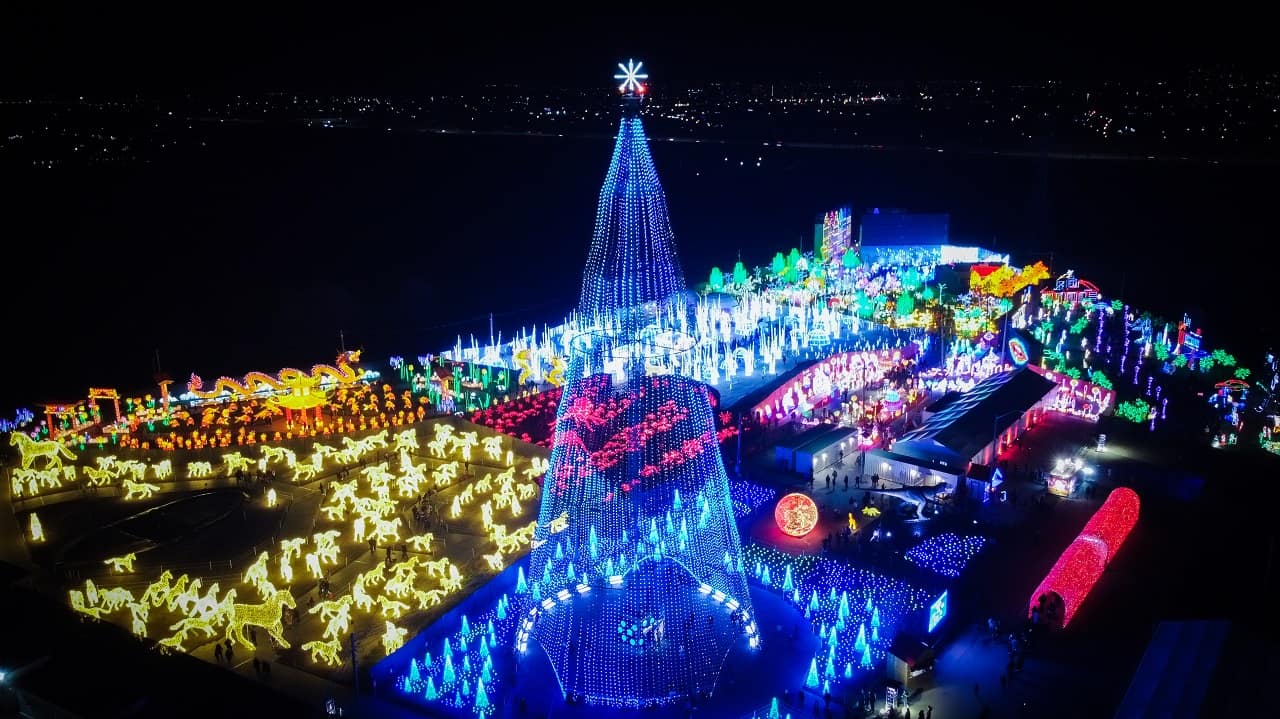 The world’s tallest Tree of Lights is right here in the GTA and you have to check it out