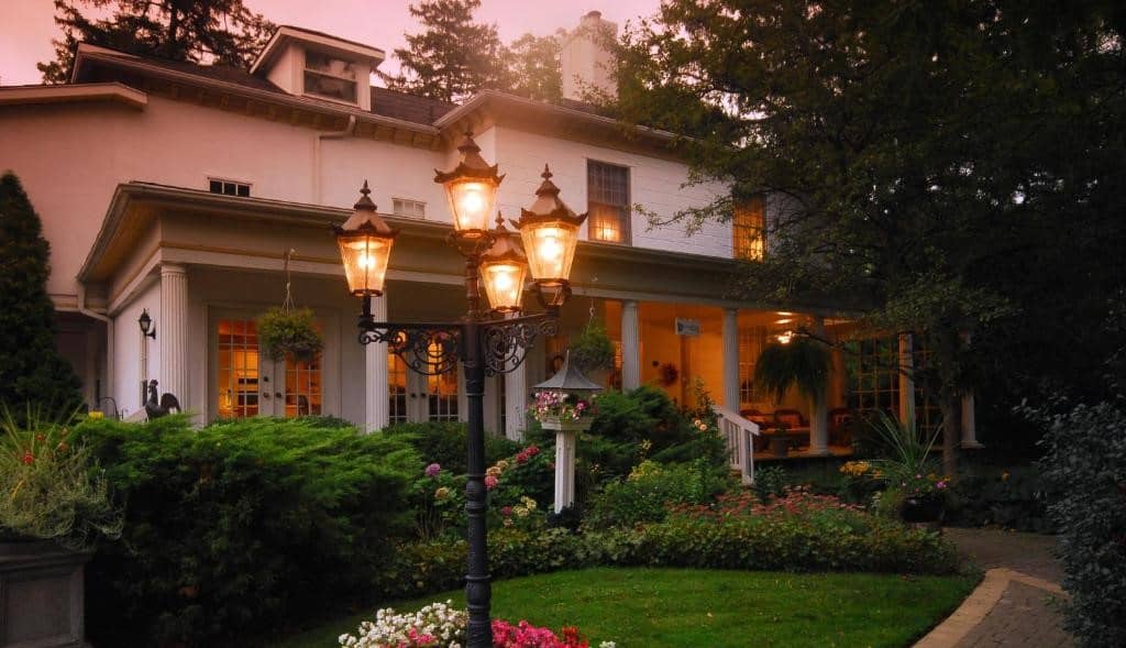 Brockamour Manor Bed and Breakfast Niagara on the Lake