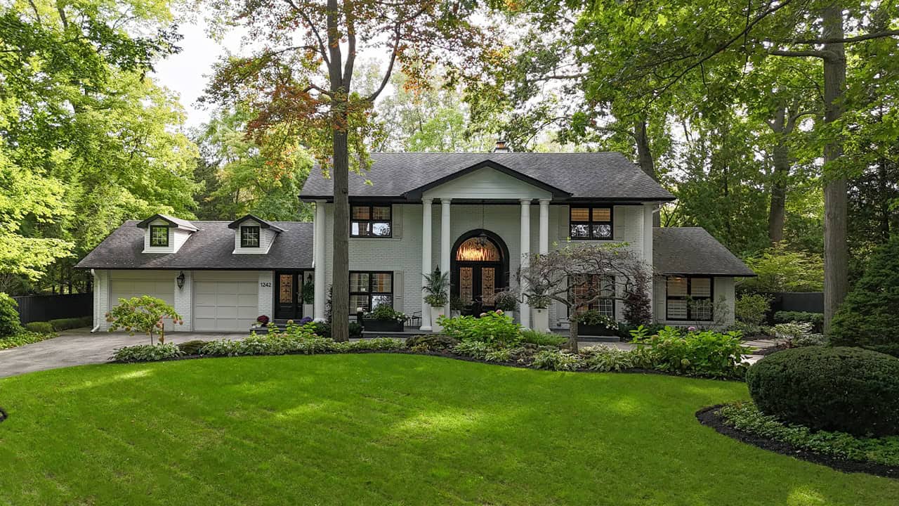 House of the Week: Beautiful Georgian-style house close to the lake in Mississauga, listed by Sam McDadi Real Estate Inc.