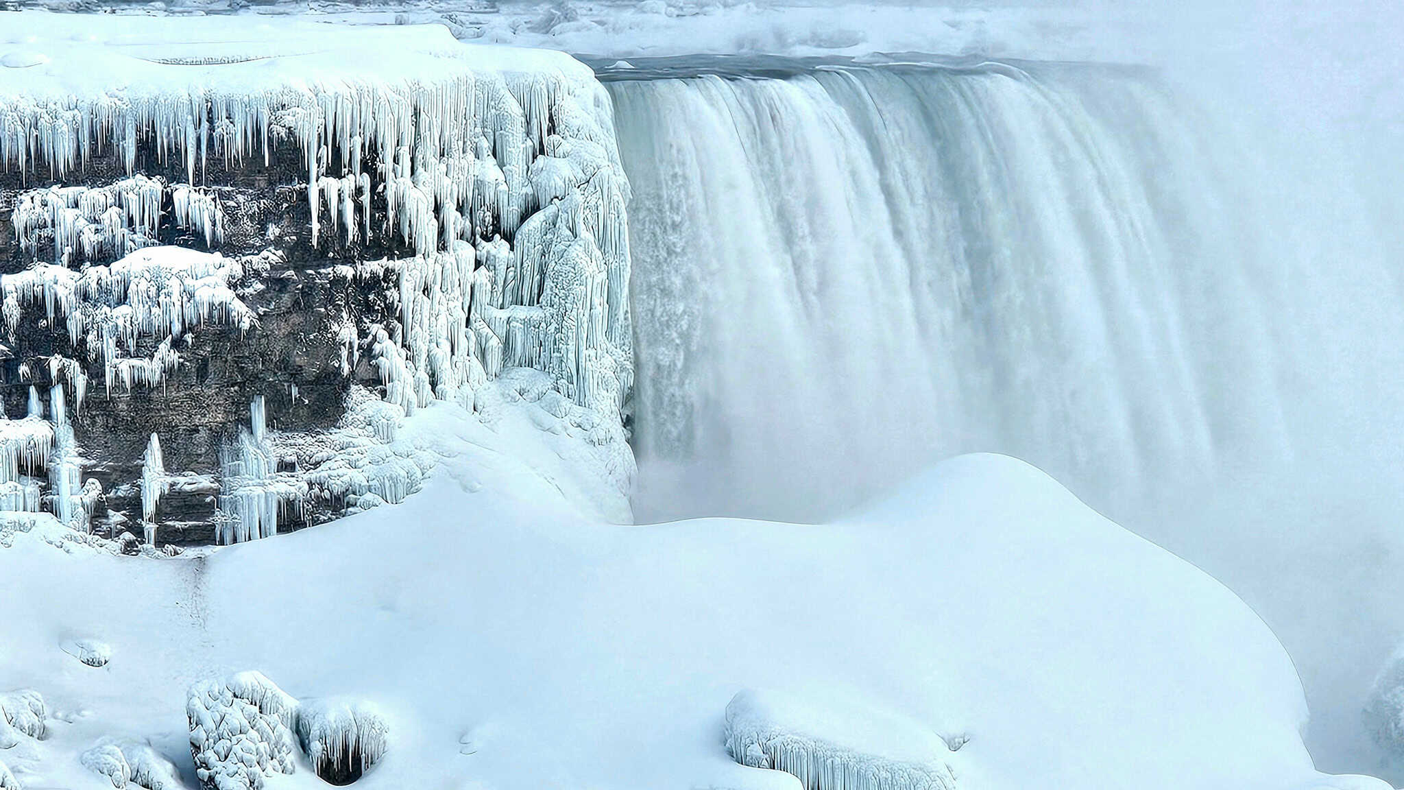 frozen niagara falls ontario