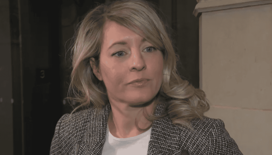 Federal Industry Minister Melanie Joly issues warning to General Motors and Stellantis